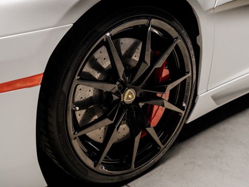 Used 2015 Lamborghini Aventador LP 700-4 image 32