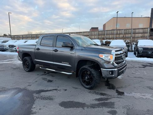 Used 2015 Toyota Tundra SR5 image 9