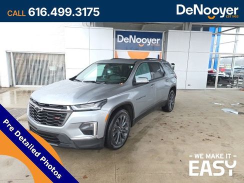 Certified 2023 Chevrolet Traverse RS w/ LPO, Floor Liner Package image 1