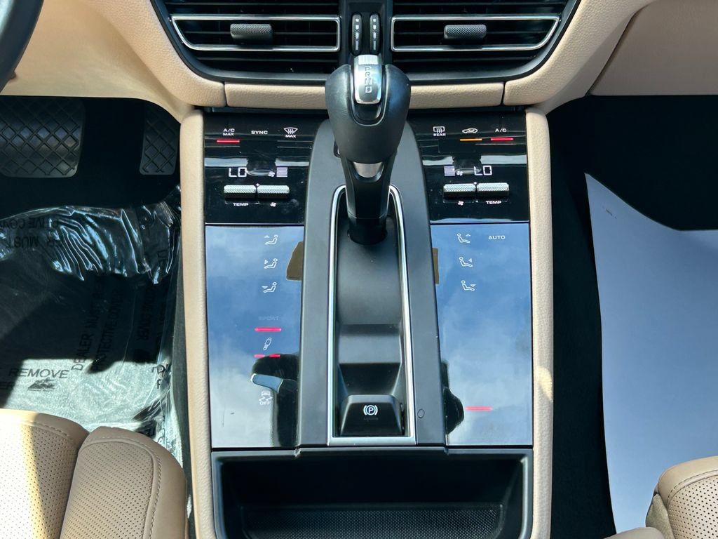 Used 2022 Porsche Macan S AWD/4WD image 25