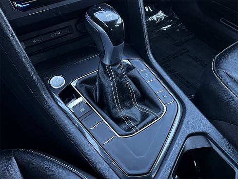 Used 2022 Volkswagen Tiguan SE R-Line image 18