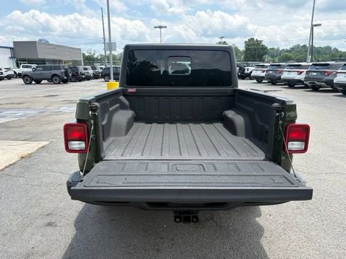 Used 2023 Jeep Gladiator Sport AWD/4WD image 30