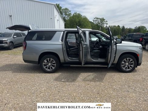 Used 2024 Chevrolet Suburban LT w/ LT Signature Package AWD/4WD image 43