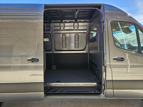 Used 2024 Mercedes-Benz Sprinter 3500 image 29