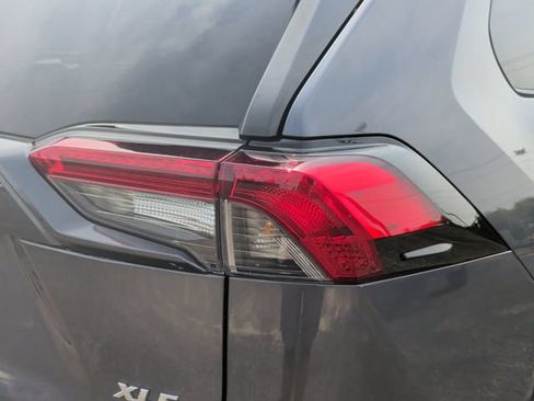 Used 2022 Toyota RAV4 XLE FWD image 11