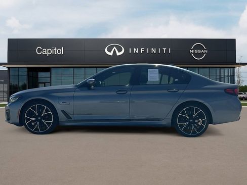 Used 2022 BMW 530e w/ M Sport Package image 9