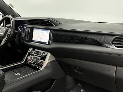 Used 2021 GMC Yukon Denali w/ Denali Premium Package image 39