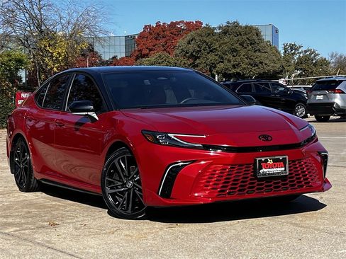 Used 2025 Toyota Camry XSE image 2