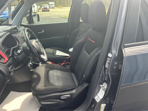 Used 2018 Jeep Renegade Trailhawk AWD/4WD image 10