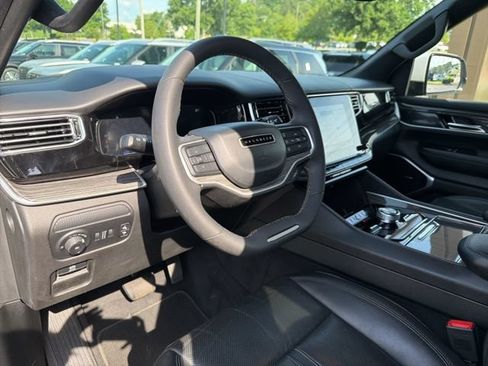 Used 2022 Jeep Wagoneer Series II AWD/4WD image 10