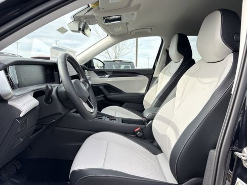 New 2026 Volkswagen Tiguan SE FWD image 11