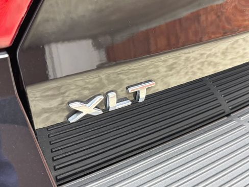 Used 2020 Ford Expedition XLT w/ Equipment Group 202A AWD/4WD image 5