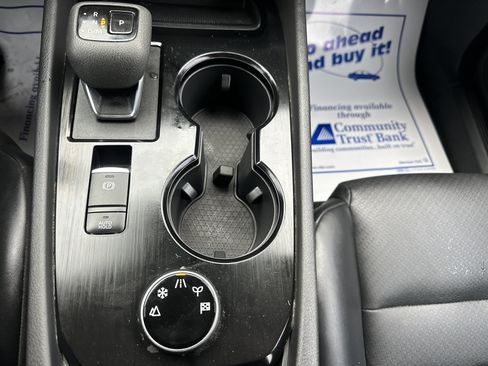 Used 2023 Nissan Rogue SV w/ SV Premium B Package image 16