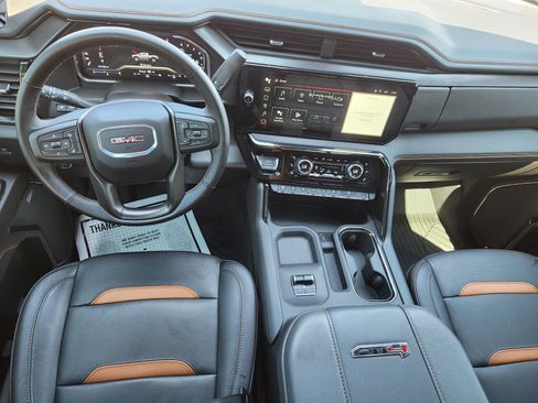 Used 2025 GMC Sierra 2500 AT4 w/ AT4 Premium Plus Package image 12