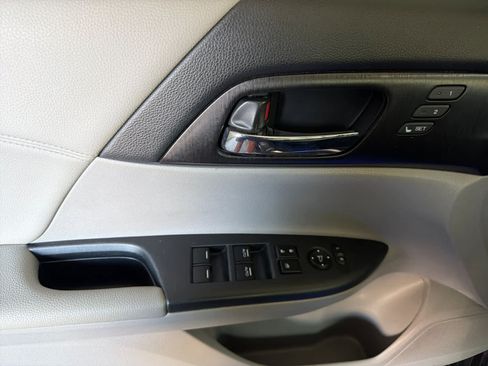 Used 2014 Honda Accord Touring image 12