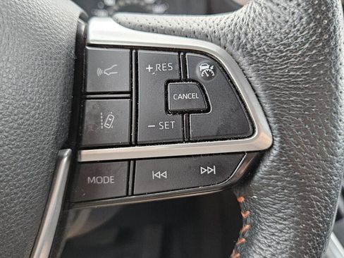 Used 2022 Toyota Sienna XSE image 23