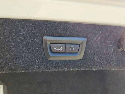 Used 2023 BMW 530e xDrive image 30