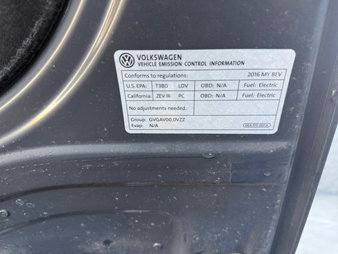 Used 2016 Volkswagen e-Golf SE image 26