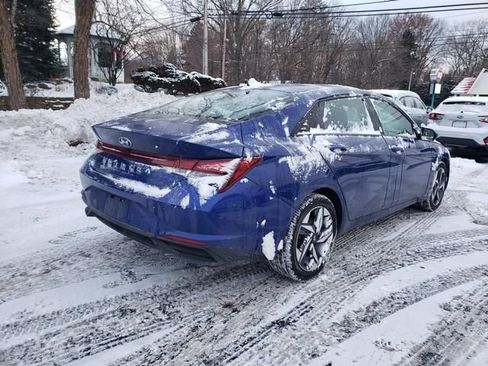 Used 2023 Hyundai Elantra SEL w/ Convenience Package image 3