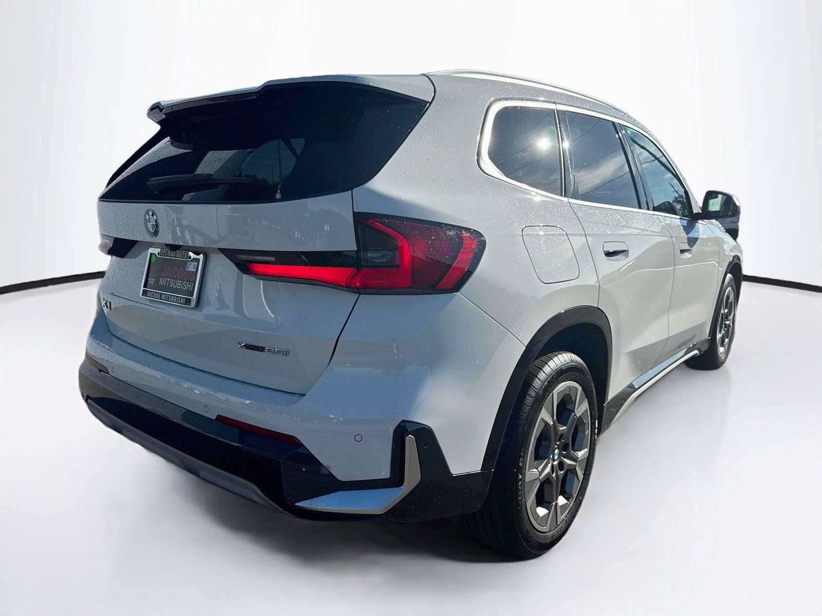 Used 2023 BMW X1 xDrive28i AWD/4WD image 5