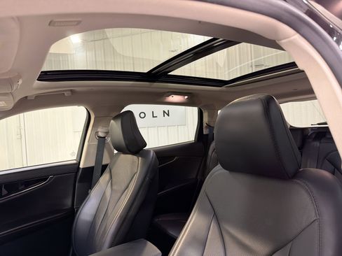 Used 2023 Lincoln Nautilus Reserve w/ Luxury Package image 24