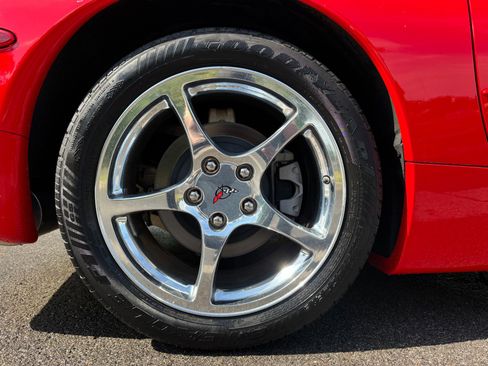 Used 2004 Chevrolet Corvette Coupe w/ Preferred Equipment Group RWD image 35