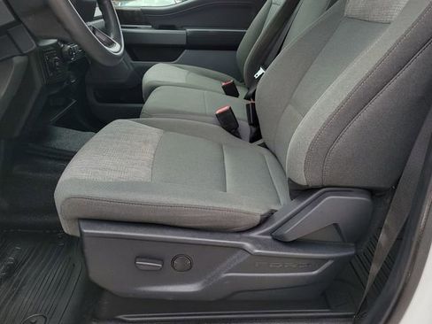 Certified 2025 Ford F250 XLT w/ Black Appearance Package AWD/4WD image 9