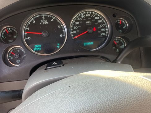 Used 2010 Chevrolet Suburban LT image 21