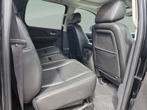 Used 2013 Chevrolet Avalanche LTZ image 17