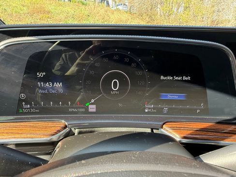 Used 2021 Cadillac Escalade Premium Luxury image 30