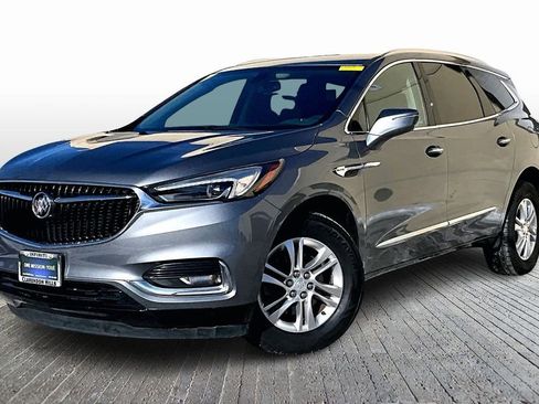 Used 2018 Buick Enclave Essence image 3