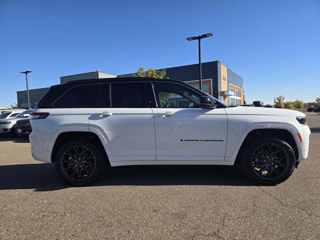 New 2027 Jeep Grand Cherokee Summit AWD/4WD image 4