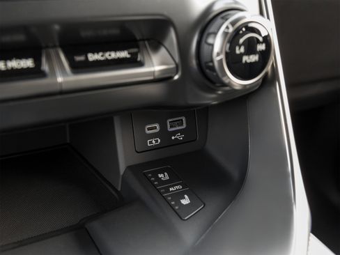Used 2024 Lexus LX 600 4WD w/ Luxury Package image 57
