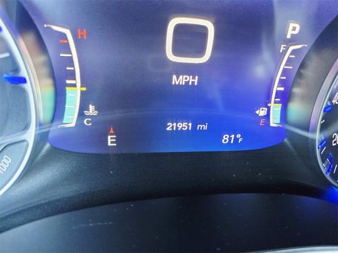 Used 2024 Chrysler Pacifica Touring-L image 24