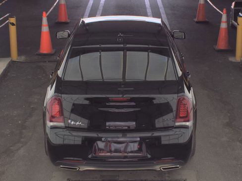 Used 2022 Chrysler 300 Touring w/ Sport Appearance Package RWD image 7