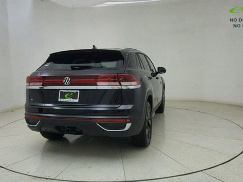 Used 2024 Volkswagen Atlas Cross Sport SE w/ Black Wheel Package image 65