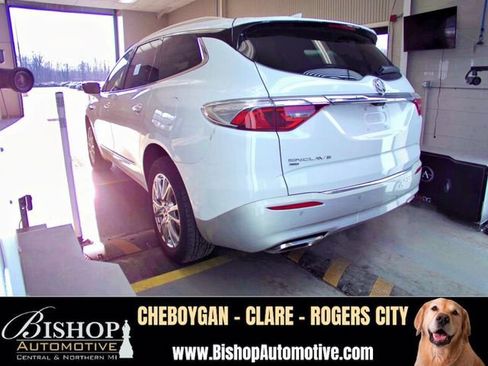 Used 2023 Buick Enclave Premium AWD/4WD image 3