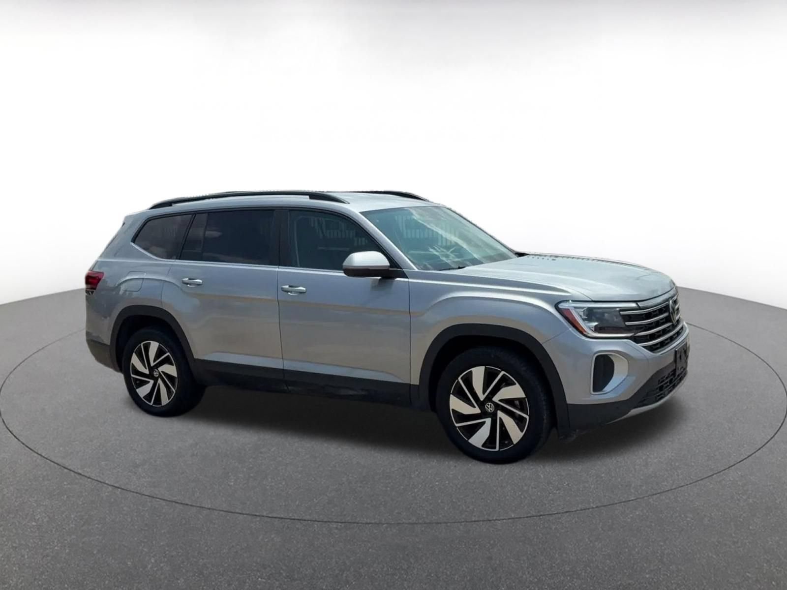 Used 2026 Volkswagen Atlas SE AWD/4WD image 2