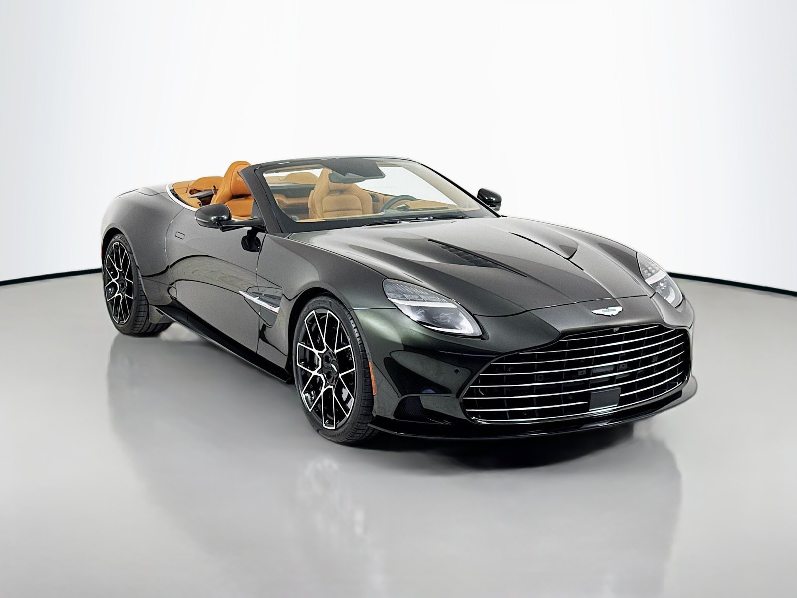 Used 2026 Aston Martin Vanquish Convertible RWD image 1