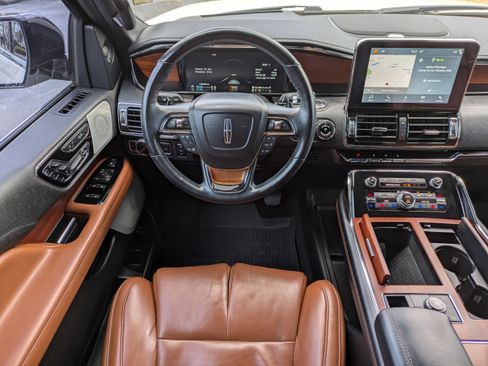 Used 2019 Lincoln Navigator Reserve image 15