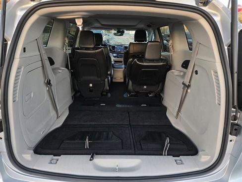Used 2023 Chrysler Pacifica Limited image 26