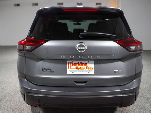 Used 2024 Nissan Rogue SV FWD image 8
