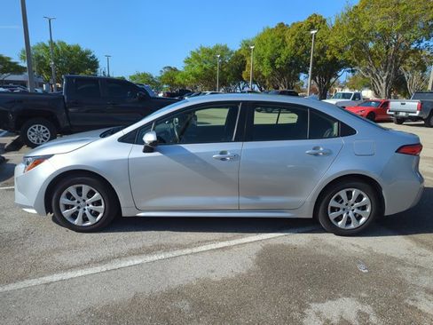 Used 2021 Toyota Corolla LE image 8