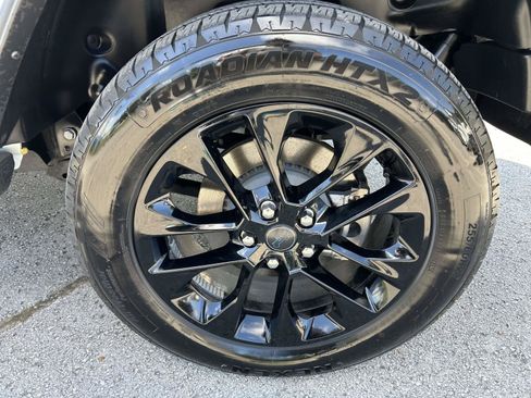 Used 2025 Jeep Wrangler Unlimited Sahara AWD/4WD image 13