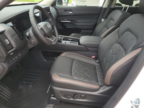 New 2026 Nissan Pathfinder Platinum FWD image 19