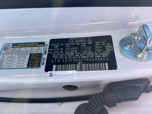 Used 2024 Kia Telluride EX w/ EX Captain's Chair Package image 22