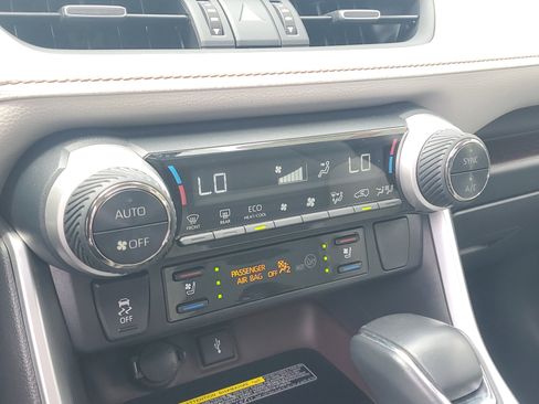 Certified 2020 Toyota RAV4 Limited AWD/4WD image 30
