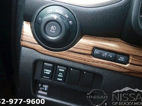 Used 2021 Nissan Titan SL w/ Moonroof Package AWD/4WD image 27