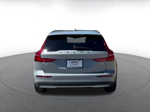 Used 2025 Volvo V60 B5 Cross Country Plus image 12