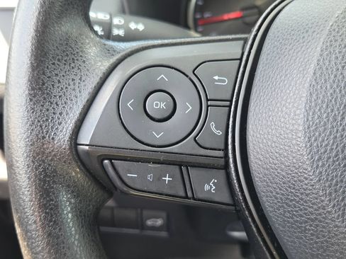 Used 2022 Toyota RAV4 XLE w/ Convenience Package FWD image 16